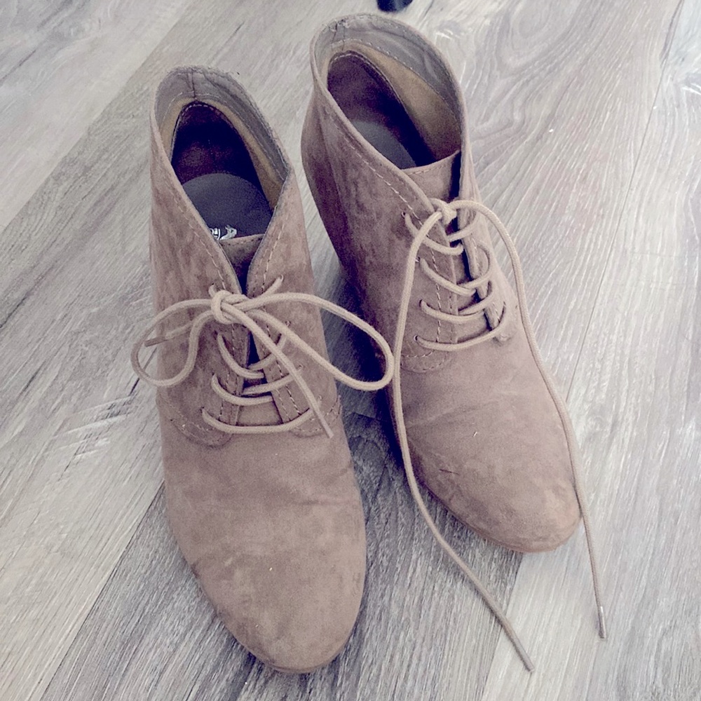 Perfect like new faux suede wedge booties